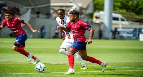 كليرمون يحقق فوزا في اللحظات الأخيرة على رين بالدوري الفرنسي